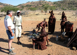 die Himba gelten als letztes (halb) nomadisches Volk Namibias